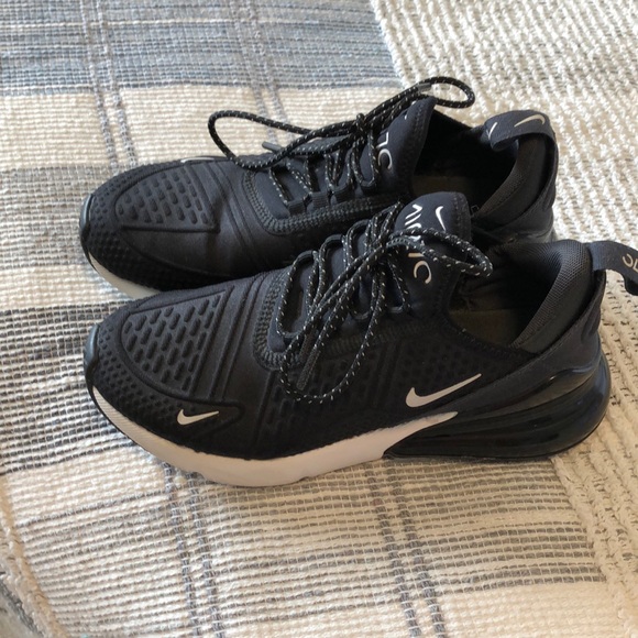 Nike Shoes - Nike Womens air max 270 Athletic Shoes Sz 6 Black White Casual School Comfy